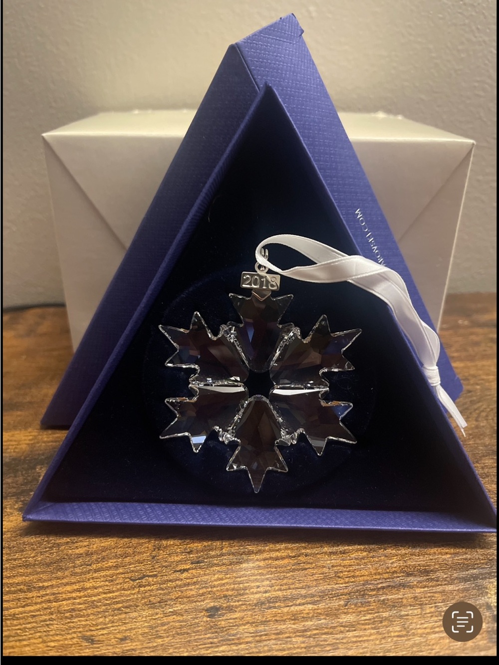 2018 Crystal Snowflake Ornament - Gift Box
